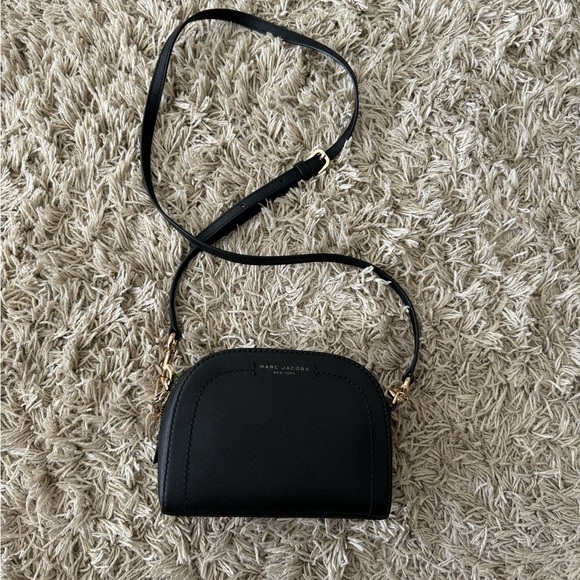 Marc Jacobs Handbags - Marc Jacobs crossbody bag